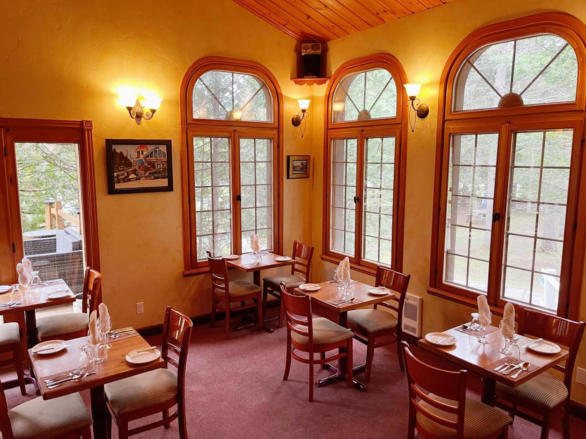 Auberge Alpine Inn Sainte-Adèle Zewnętrze zdjęcie